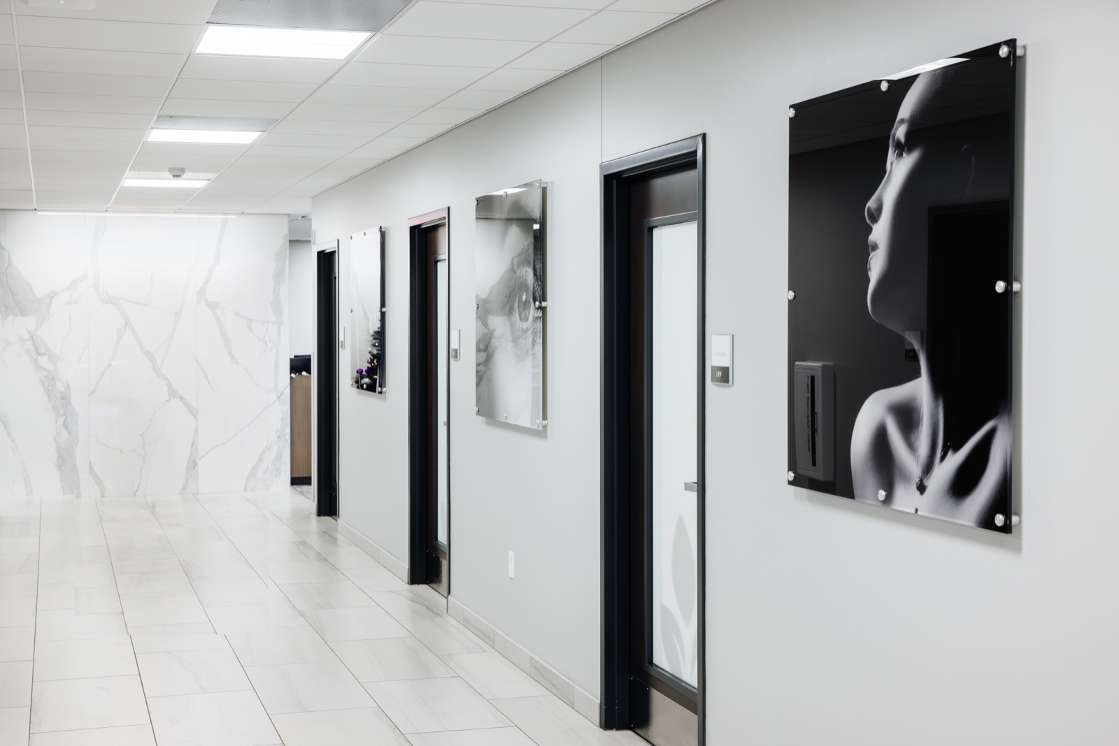 Treatment hallway with modern finishes